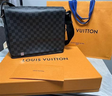 louis vuitton district mm n41029|Men’s Original Louis Vuitton Trio Black Shoulderbag .